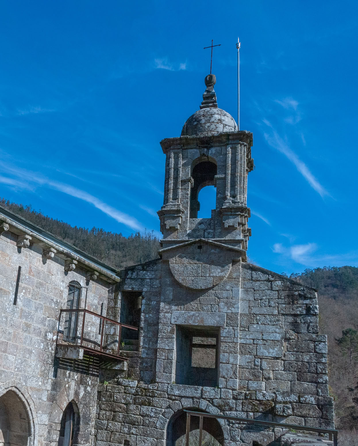 Visita el Monasterio de San Juan de Caaveiro